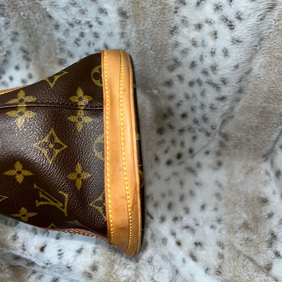 Louis Vuitton Bucket Bag Monogram Bag GM - Picture 7 of 15